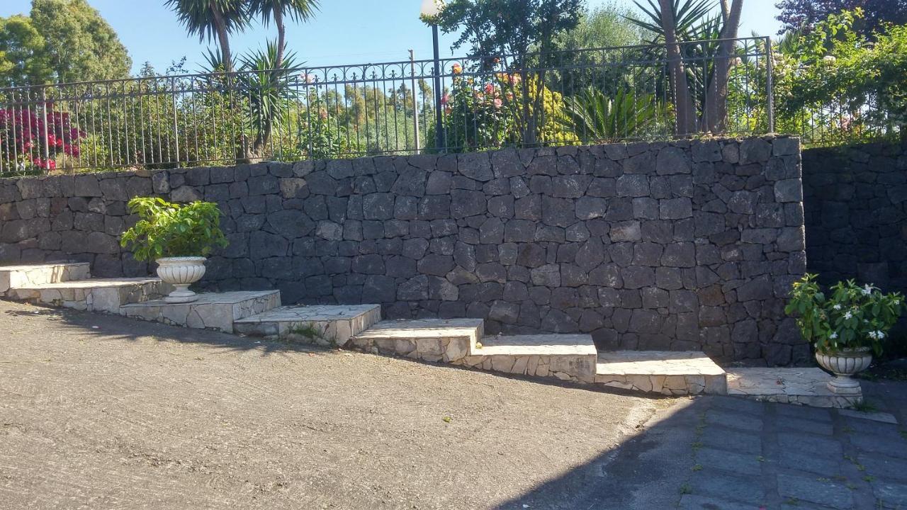 La Casa del Melograno Santa Venerina Exterior foto